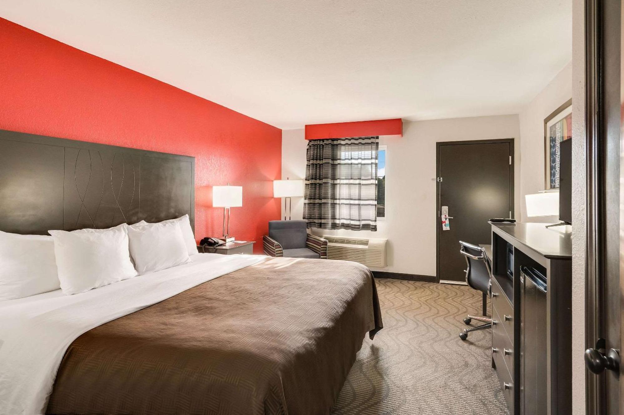 Clarion Inn & Suites Russellville I-40 Zewnętrze zdjęcie